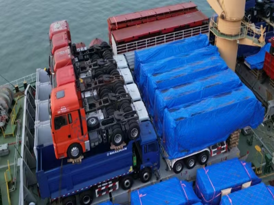 Derun üç akslı tanker yarı römorkları yüklendi ve Gana'ya gönderildi