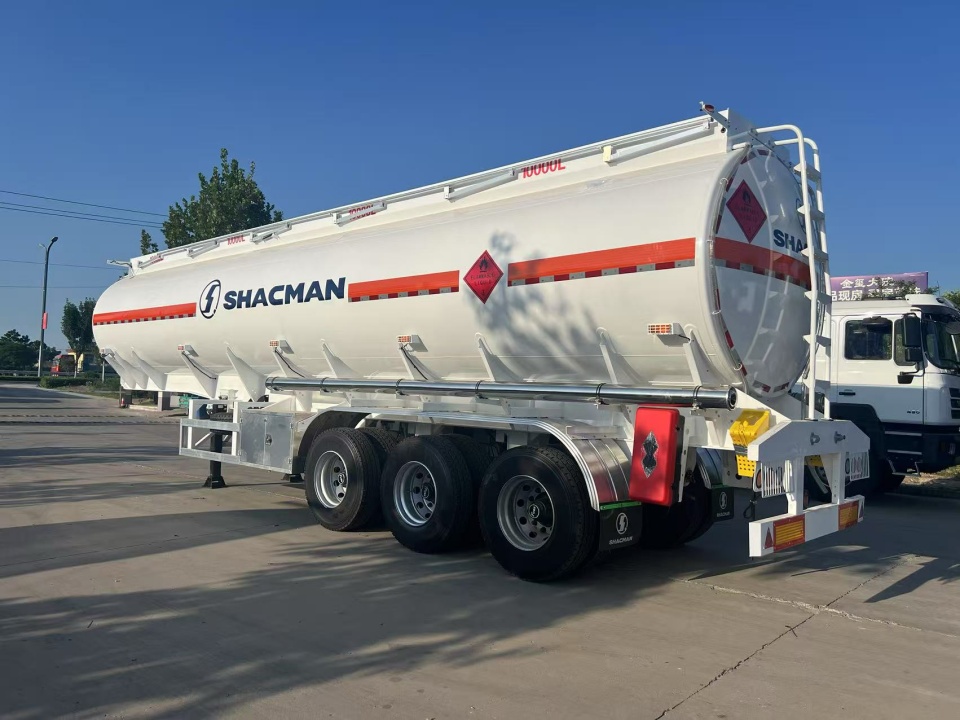 Darun Vehical'den iki adet petrol tankeri yarı römorku Mozambik'e sevk edilecek