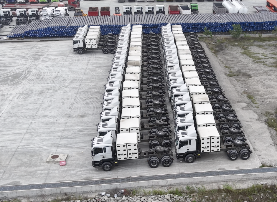 Tutarlı teslimat hizmeti daha fazla tanınırlık kazanıyor! 40 adet Sinotruk TX 6x4 CNG'li çekici Nijerya'ya başarıyla sevk edildi.